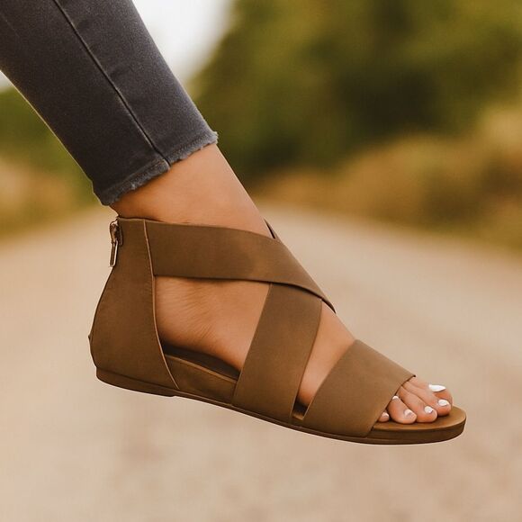 NWOT Pierre Dumas Kori Sandals Size 6 in Taupe - Picture 1 of 10